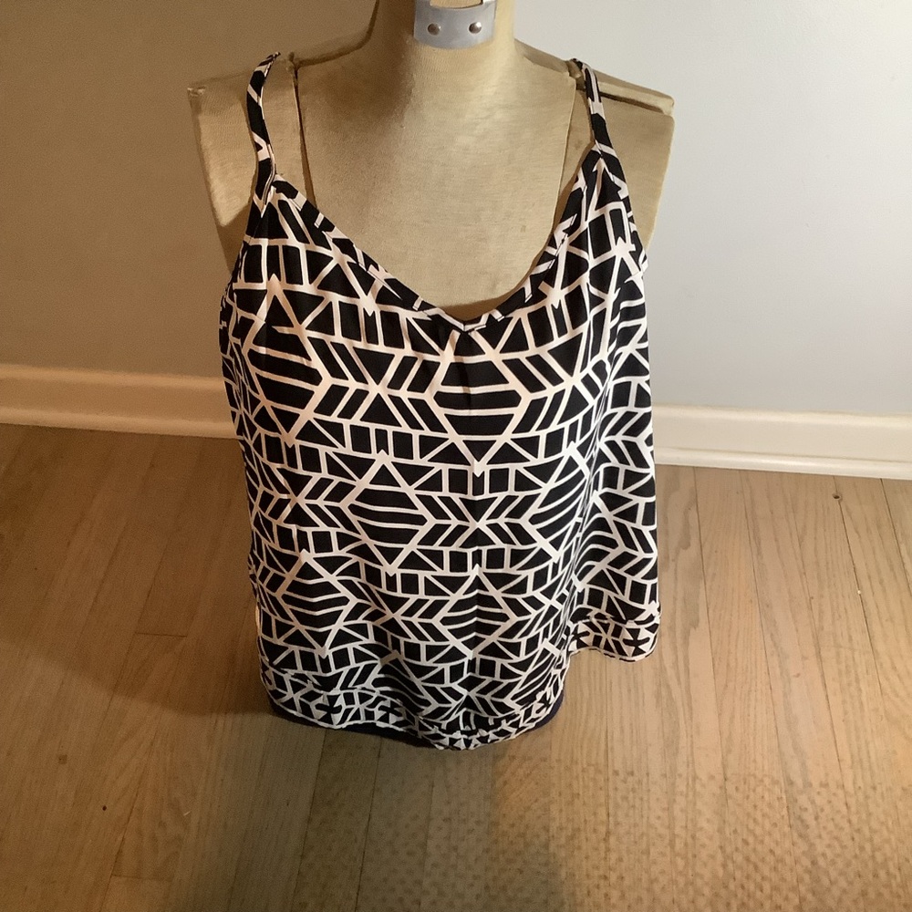 Black and White Geometric Women's Top